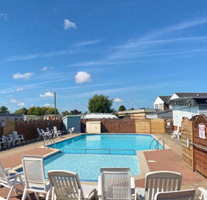 Winchelsea Coastal Holiday Home - Pool & Beach